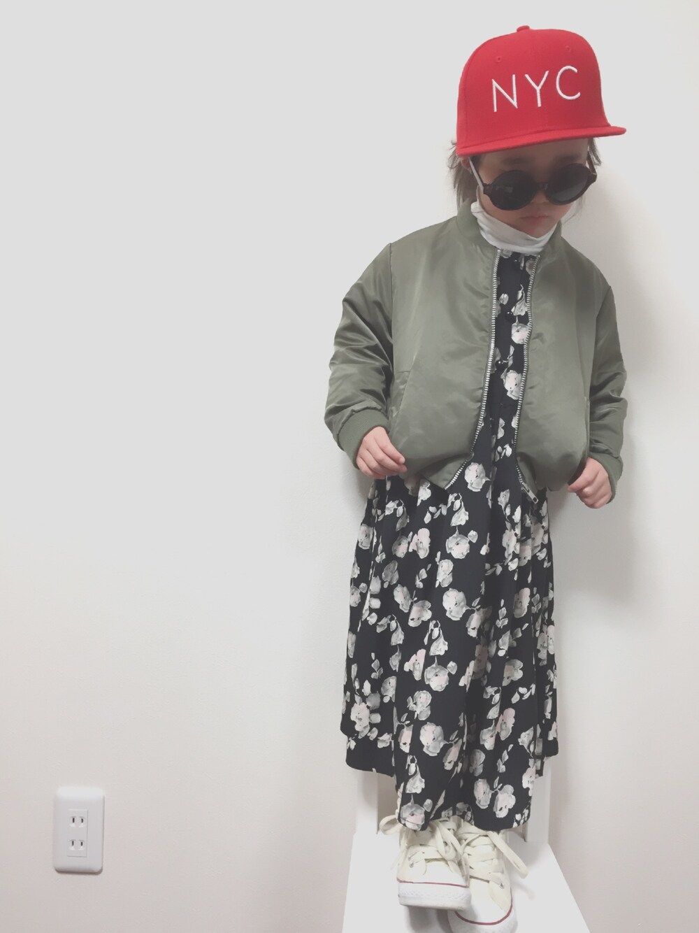 「YOU ARE SO COOL!!、kids、キッズコーデ、花柄、花柄ワンピース、甘辛mix、花柄ｶﾞｳﾝ、ガウンワンピース、MA-1、キャップ」｜「NEW ERAのNEWERA KIDS 9FIFTY SNAPBACK CAP NYC SCARLET（キャップ、レッド系）」を使った、ai＊suzuさん（キッズ・100cm）の春コーディネートの1枚目の写真