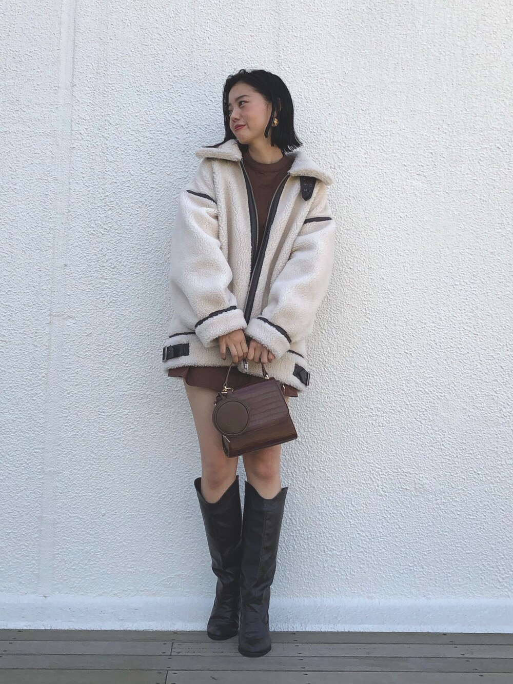 「ボア、ボアジャケット、ボアブルゾン、フライトジャケット、ムートンコート、秋服準備はじめました、秋コーデ、ウエスタンブーツ、オーバーサイズ」｜「Chicoの【WEB限定】ムートン風フライトボアジャケット（ムートンコート、ホワイト系）」を使った、ATSUKOさん（レディース・166cm）の秋コーディネートの1枚目の写真