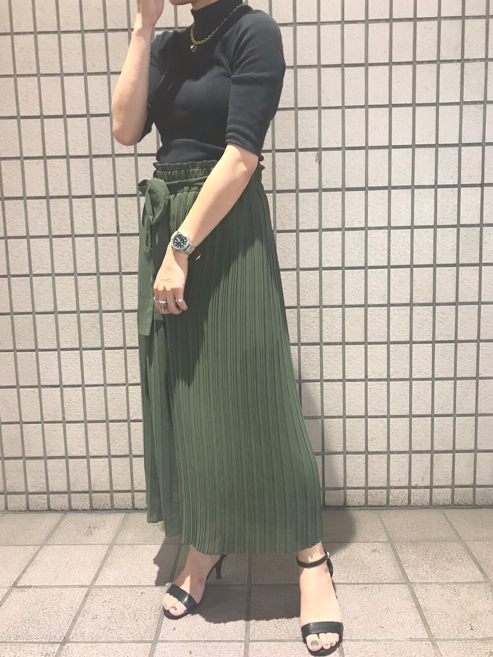 「サンダル、ハイヒール、プリーツスカート、サマーニット、今日のコーデ、オトナ女子、夏、緑、黒」｜「ZARAのアイテム（スカート、グリーン系）」を使った、smzさん（レディース・155cm）の夏コーディネートの1枚目の写真