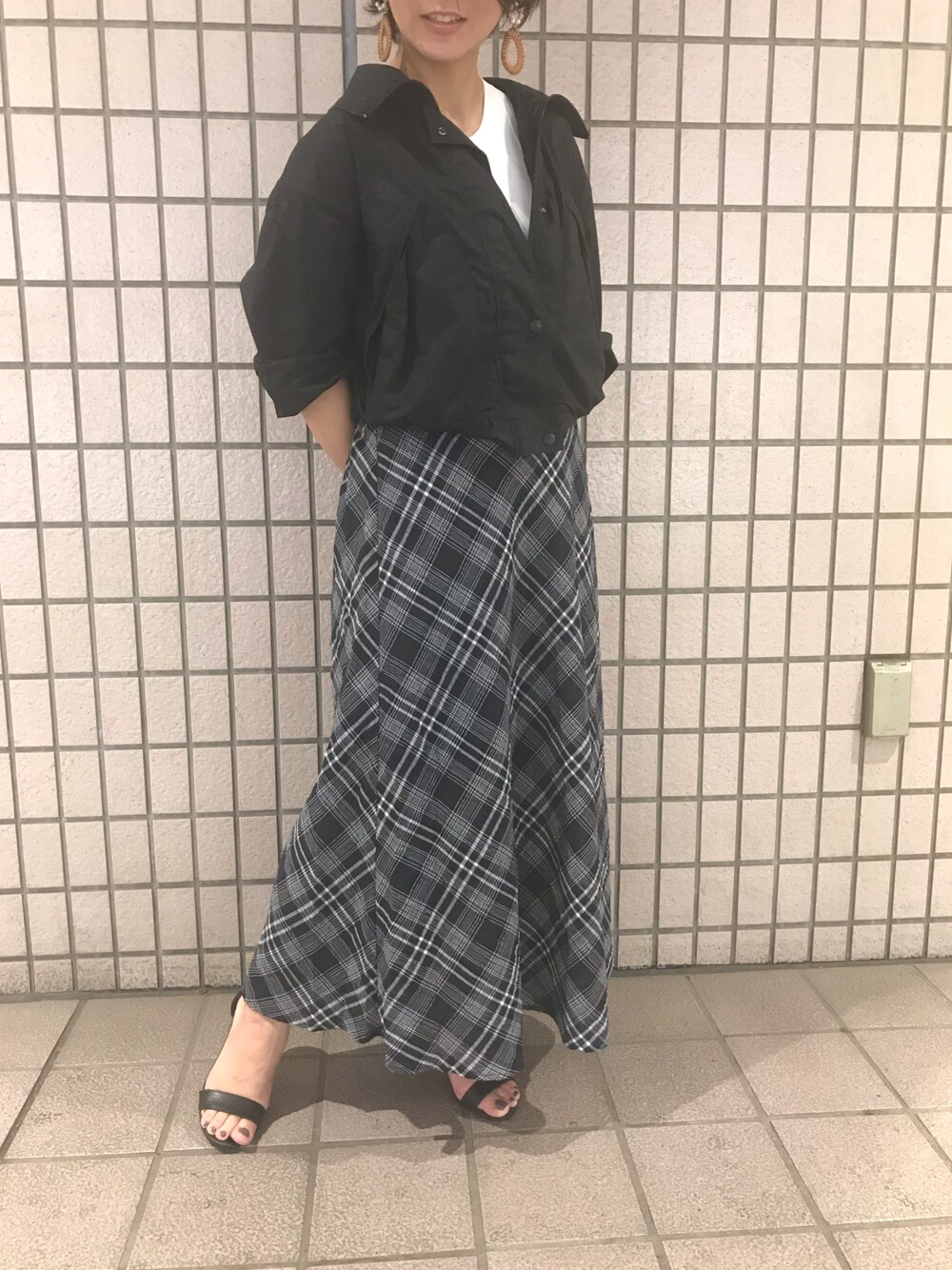 「nofall、今日のコーデ、プチプラ、低身長、サンダル、マキシスカート、チェック、きれいめカジュアル、梅雨」｜「sangoのアイテム（スカート、ブルー系）」を使った、smzさん（レディース・155cm）の夏コーディネートの1枚目の写真