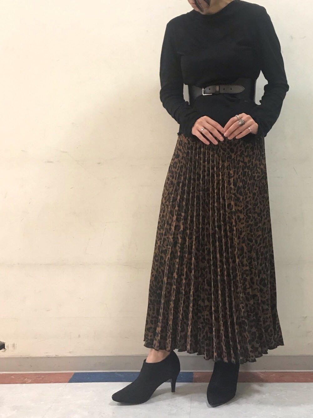「今日のコーデ、オトナ女子、ブーティ、ポインテッドトゥ、ピンヒール、プリーツスカート、ひょう柄、レオパード、低身長」｜「ZARAのアイテム（ニット/セーター、ブラック系）」を使った、smzさん（レディース・155cm）の秋コーディネートの1枚目の写真