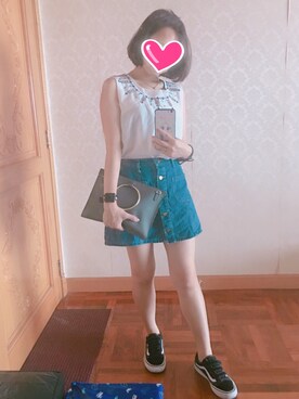 「VANS（バンズ）のアイテム（スニーカー、ブラック系）」を使った、Weng Manさん（レディース）の秋コーディネート