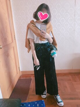 「GU（ジーユー）のアイテム（その他パンツ、ブルー系）」を使った、Weng Manさん（レディース）の秋コーディネート