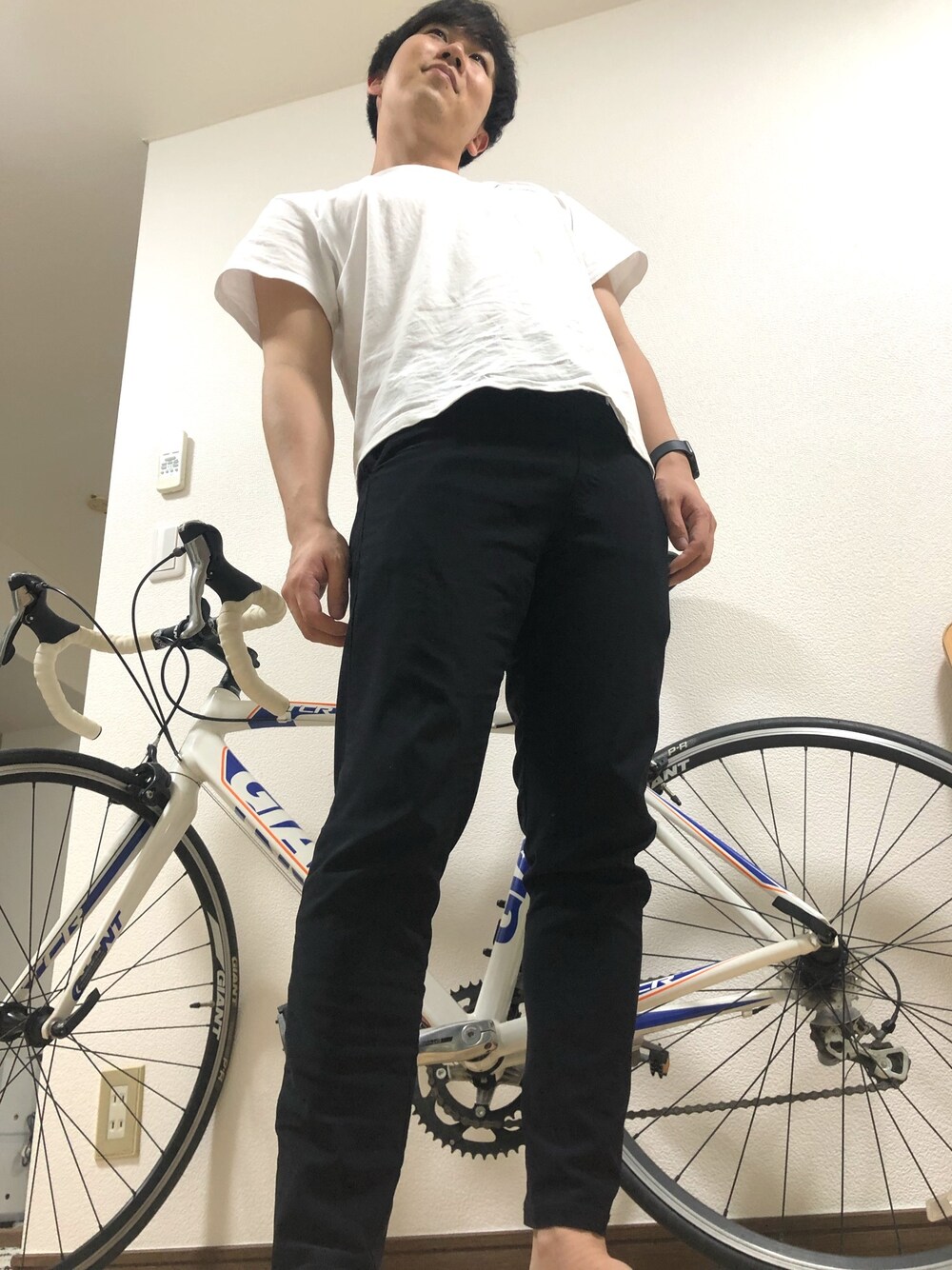 「これが私をアゲる服、シンプル、夏、ラフコーデ」｜「forget neverのアイテム（Tシャツ/カットソー、ホワイト系）」を使った、おもちさん（メンズ・178cm）の春コーディネートの1枚目の写真