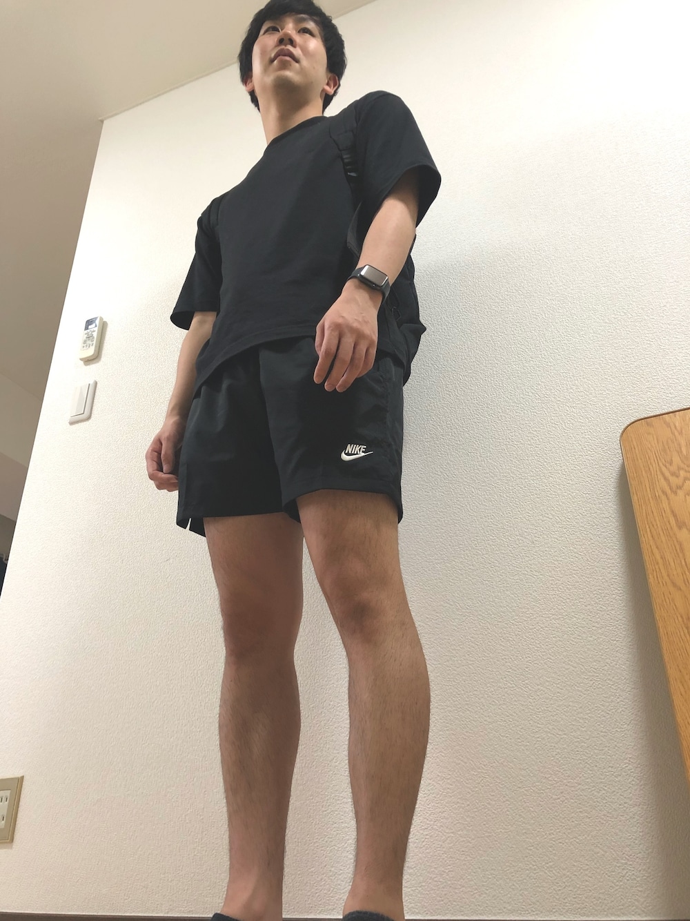 「うごきやすい、トランポリン、ユニクロ、休日コーデ、NIKE」｜「UNIQLOのアイテム（Tシャツ/カットソー、ブラック系）」を使った、おもちさん（メンズ・178cm）の春コーディネートの1枚目の写真