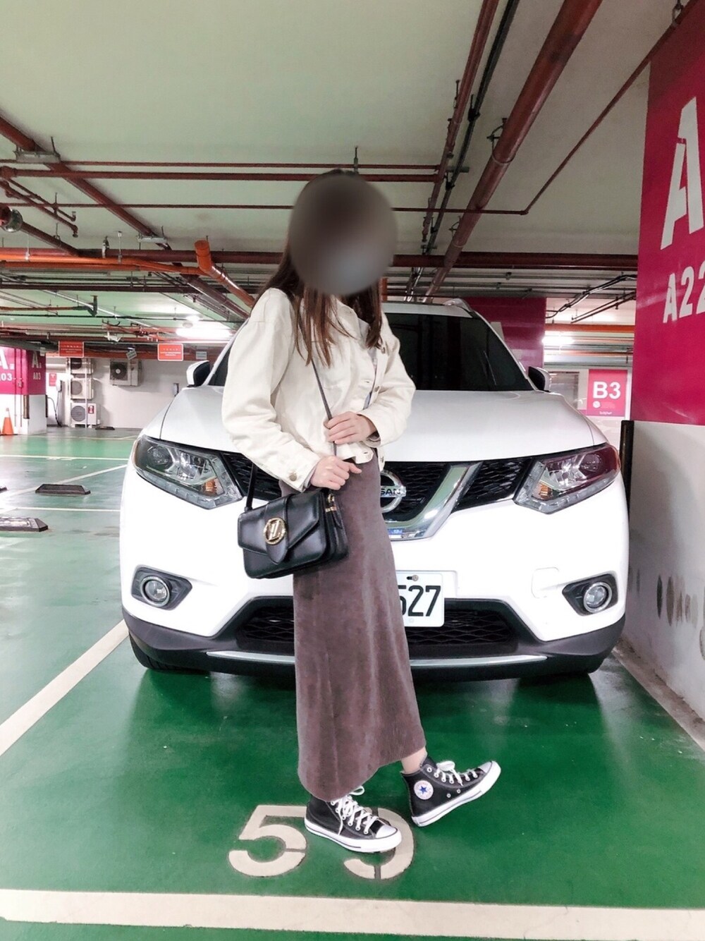 「ootd」｜「CONVERSEのアイテム（スニーカー、ブラック系）」を使った、aiさん（レディース・161cm）の秋コーディネートの1枚目の写真