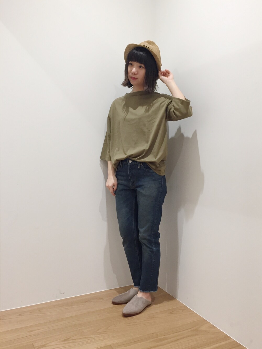 「デニム、シンプル、デニムパンツ、mature ha」｜「mature ha.の【mature ha.(マチュアーハ)】Boxed Hat 4.5cm Brim（ハット、ブラウン系）」を使った、モリヤさん（レディース・157cm）の春コーディネートの1枚目の写真