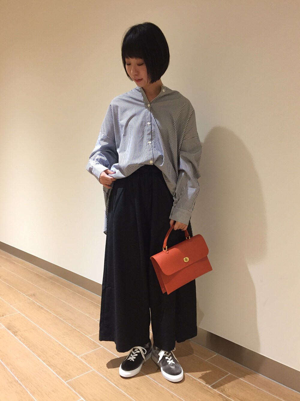 「大人カジュアル、ラクチンコーデ、GALLEGO DESPORTES、mimi、Bshop」｜「GALLEGO DESPORTESのルーズ バンドカラーシャツ WOMEN（シャツ/ブラウス、ブルー系）」を使った、モリヤさん（レディース・157cm）の夏コーディネートの1枚目の写真