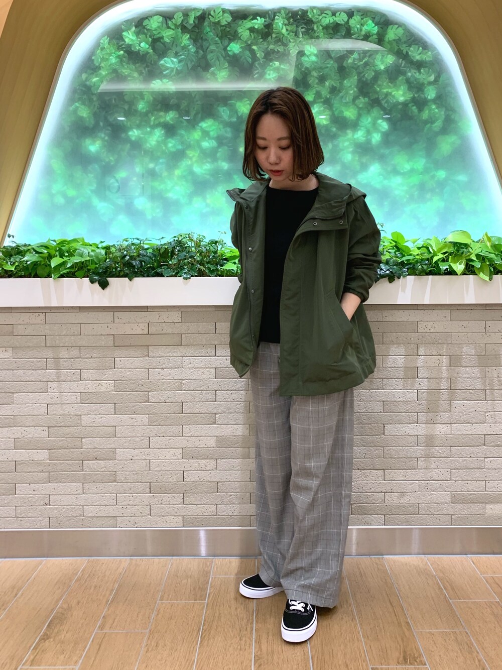 「オトナカジュアル、ゆるコーデ、GYMPHLEX、orcival、ワイドパンツ、VANS、Bshop」｜「GYMPHLEXの【Gymphlex】フーデッドブルゾン MMW WOMEN（ブルゾン、グリーン系）」を使った、モリヤさん（レディース・157cm）の冬コーディネートの1枚目の写真