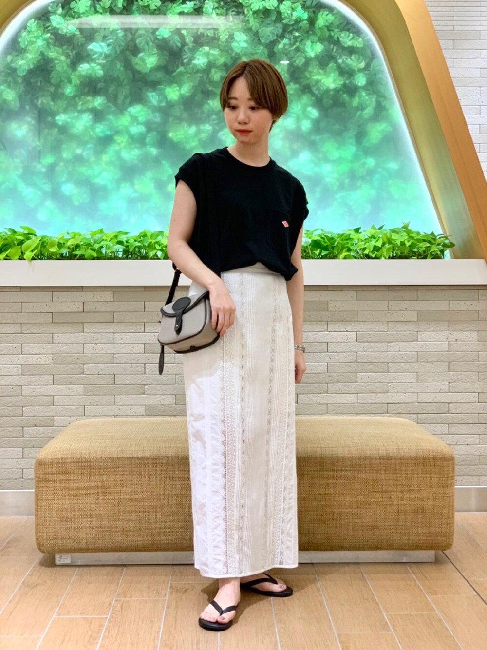 「夏コーデ、カジュアル、サンダル、Danton、タイトスカート、モノトーン、BRADY」｜「DANTONの【DANTON】〈別注〉ノースリーブカットソー WOMEN（Tシャツ/カットソー、ブラック系）」を使った、モリヤさん（レディース・157cm）の夏コーディネートの1枚目の写真