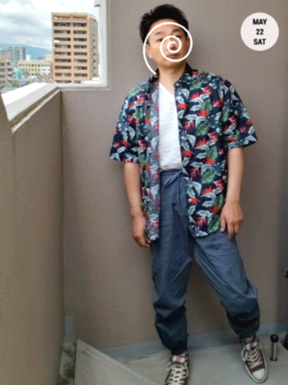 「オーバーサイズ、初夏コーデ、タックイン、BANANA REPUBLIC、ZARA、converse、おしゃれさんと繋がりたい、いいね、save、フォローお願いします🤑」｜「CONVERSEのCONVERSE/コンバース　ALL STAR WASHEDCANVAS HI オールスター ウォッシュドキャンバス ハイ/31300170（スニーカー、ブラウン系）」を使った、@くうすけ🍀さん（メンズ・168cm）の春コーディネートの1枚目の写真