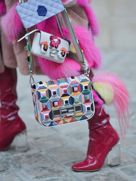 「アイテム（ブーティ、レッド系）」を使った、김효진さん（レディース・165cm）の春コーディネート