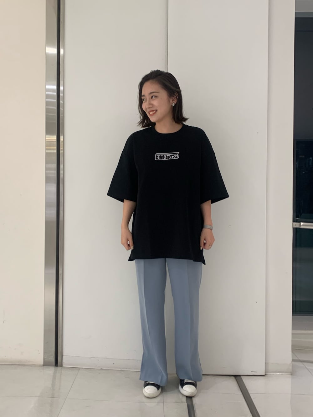 「Tシャツ、モテる、今日のコーデ、オトナカジュアル、オーバーサイズ、きれいめカジュアル、メンズＴシャツ」｜「PUBLIC TOKYOの【Ken Kagamiさんコラボアイテム】モテTEE（Tシャツ/カットソー、ブラック系）」を使った、ayakaさん（レディース・152cm）の夏コーディネートの1枚目の写真
