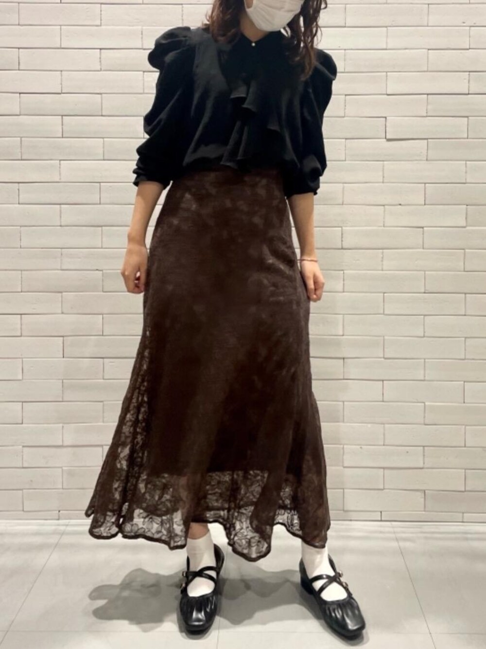 「デート、MAJESTIC LEGON、マジェスティックレゴン、大人ファッション、骨格ウェーブ、標準身長、大人カワイイ、キレイめコーデ😊👍✨」｜「MAJESTIC LEGONのダブルストラップパンプス（パンプス、ブラック系）」を使った、マジェスティックレゴンルミネ池袋店スタッフさん（レディース・160cm）の秋コーディネートの1枚目の写真