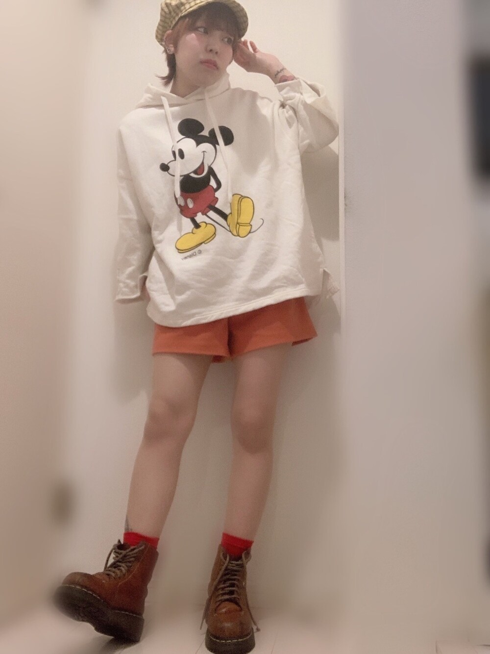 「春コーデ、disney、ミッキー、平成最後のWEARISTAセンバツ」｜「LILY BROWNのパイピングショートパンツ（その他パンツ、オレンジ系）」を使った、ちゃすこさん（レディース・153cm）の春コーディネートの1枚目の写真
