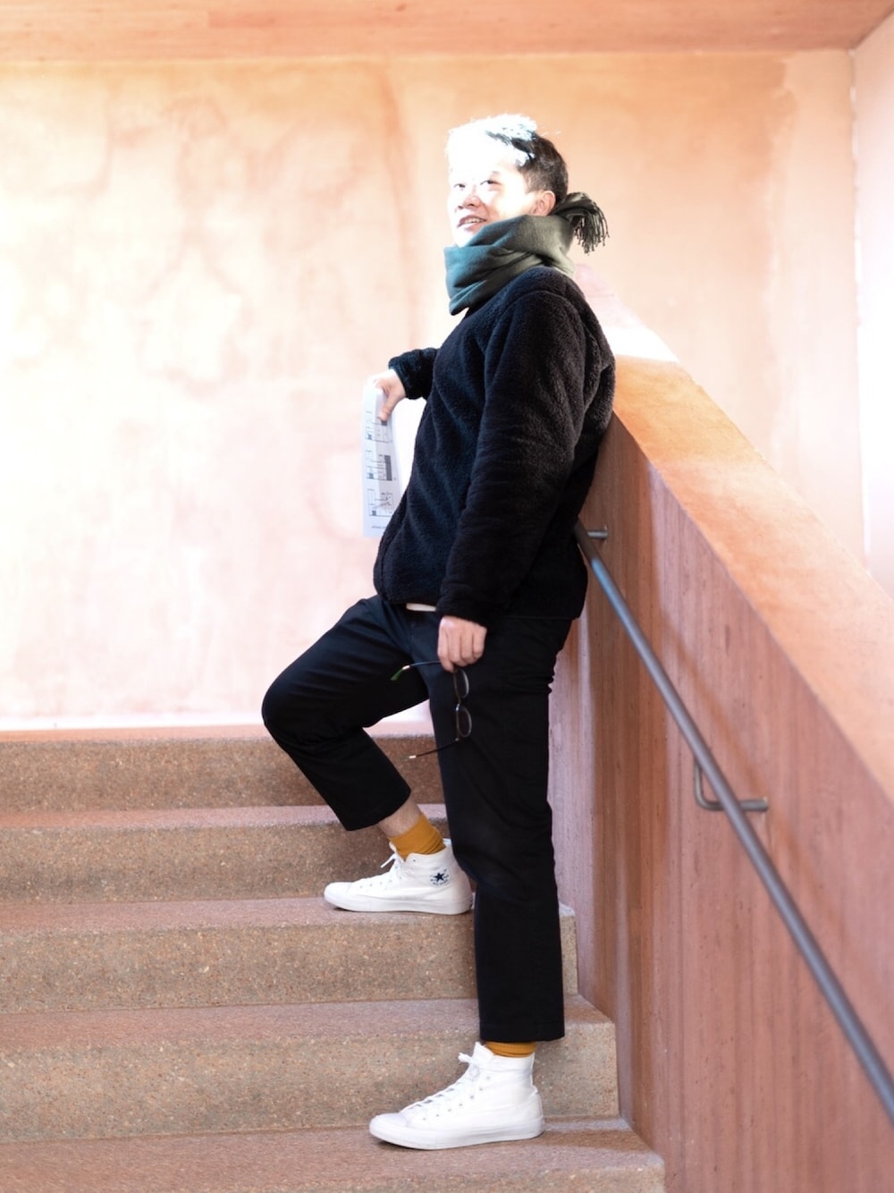 「winter、museum、men、冬コーデ、冬、美術館コーデ、建築学生、建築士」｜「UNIQLOのアイテム（チェスターコート、ブラック系）」を使った、Mercury 🇳🇱🇯🇵さん（メンズ・176cm）の冬コーディネートの1枚目の写真