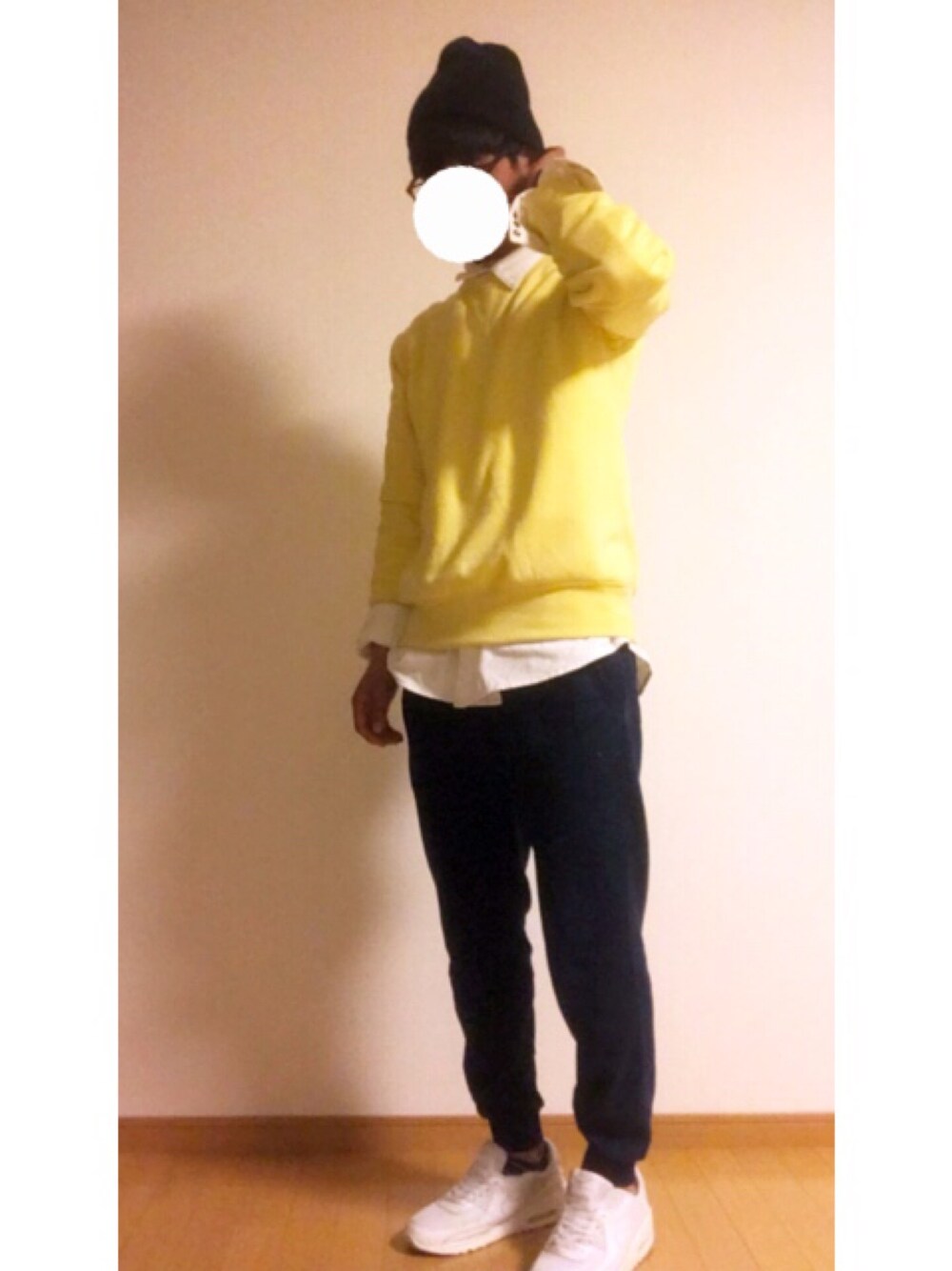 「ジョガーパンツ、GU、カジュアル、AIRMAX90、トレーナー×シャツ、メガネ男子、ニット帽×メガネ、オトナカジュアル、お洒落さんとつながりたい、シンプルコーデ」｜「GUのアイテム（スウェット、その他）」を使った、SHUTOさん（メンズ・173cm）の冬コーディネートの1枚目の写真