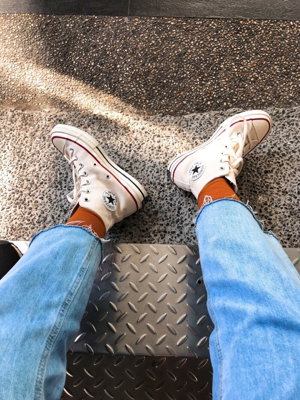 「CONVERSEのアイテム（スニーカー、ホワイト系）」を使った、Steffi  Heloise🌙さん（レディース・165cm）の夏コーディネートの1枚目の写真