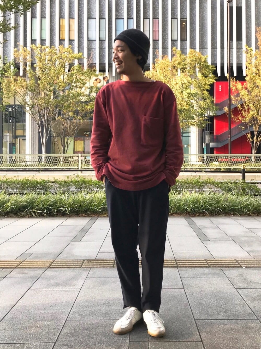 「LEMAIRE、reinhard plank、MAISON FLANEUR、REPRODUCTION OF FOUND、johnbull、Johnbull Private labo、Dressages Johnbull Private labo、ジョンブル、ジョンブル　プライベート　ラボ(Johnbull Private labo)、シンプルコーデ」｜「LEMAIREのアイテム（スウェット、レッド系）」を使った、Benshoさん（メンズ・178cm）の秋コーディネートの1枚目の写真