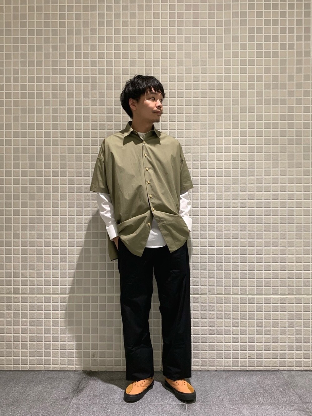 「rdv o globe、LEMAIRE、T-MICHAEL、clearweather、johnbull、Johnbull Private labo、Dressages Johnbull Private labo、ジョンブル、ジョンブル　プライベート　ラボ(Johnbull Private labo)、シンプル」｜「rdv o globeのアイテム（トップス、グリーン系）」を使った、Benshoさん（メンズ・177cm）の春コーディネートの1枚目の写真