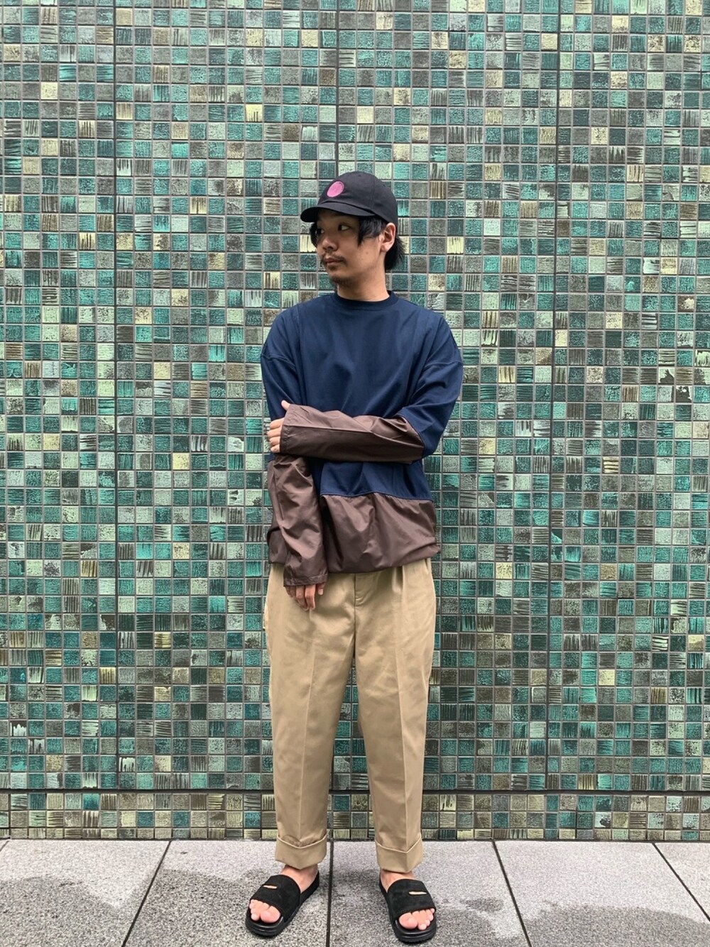 「rdv o globe、johnbull、Johnbull Private labo、Dressages Johnbull Private labo、ジョンブル、ジョンブル　プライベート　ラボ(Johnbull Private labo)、休日スタイル、秋のコーデ、Tシャツ、サンダル」｜「rdv o globeのアイテム（トップス、ブルー系）」を使った、Benshoさん（メンズ・177cm）の夏コーディネートの1枚目の写真