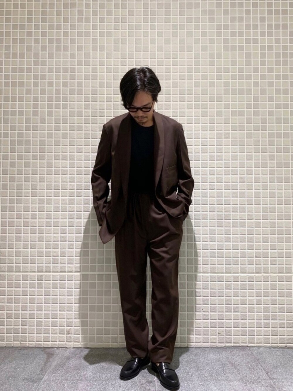 「LEMAIRE、F.lli Giacometti、johnbull、Johnbull Private labo、Dressages Johnbull Private labo、ジョンブル、ジョンブル　プライベート　ラボ(Johnbull Private labo)、シンプルコーデ、セットアップ、スタッフセンバツ」｜「LEMAIREのアイテム（ジャケット/アウター、ブラウン系）」を使った、Benshoさん（メンズ・177cm）の夏コーディネートの1枚目の写真