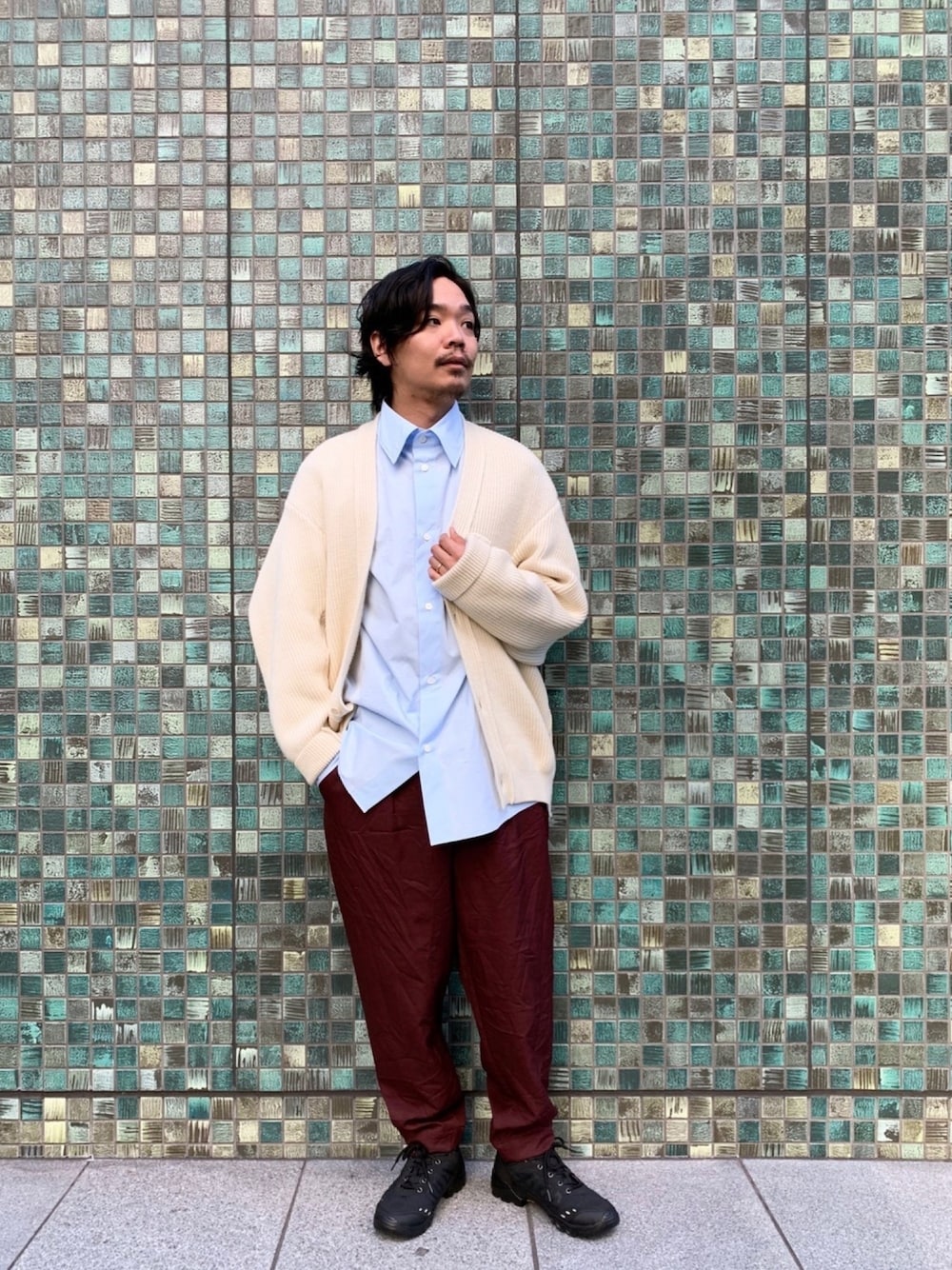 「HED MAYNER、MARNI、REPRODUCTION OF FOUND、johnbull、Johnbull Private labo、Dressages Johnbull Private labo、ジョンブル、ジョンブル　プライベート　ラボ(Johnbull Private labo)、スタッフセンバツ、オーバーサイズ」｜「HED MAYNERのアイテム（カーディガン/ボレロ、ホワイト系）」を使った、Benshoさん（メンズ・177cm）の秋コーディネートの1枚目の写真