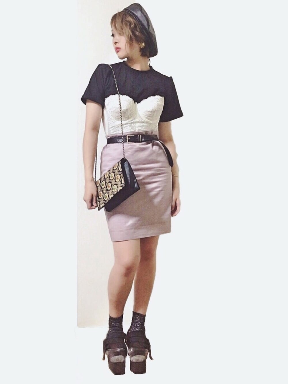「古着、タイトスカート、ビスチェ、コルセット、ヴィンテージ、FENDI、ベレー帽、厚底サンダル、fashion、古着MIX」｜「FENDIのアイテム（スカート、パープル系）」を使った、(悠木)さん（レディース・155cm）の夏コーディネートの1枚目の写真