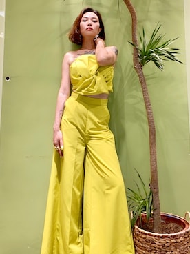 「アイテム（チューブトップ、イエロー系）」を使った、Zitaさん（レディース・170cm）の春コーディネート