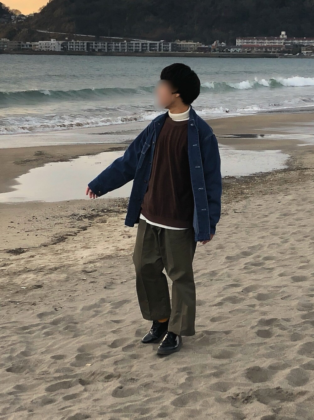 「お洒落さんとつながりたい、シンプル、今日のコーデ、ootd、ワイドパンツ、古着、はるコーデ、海、オーバーオール、いいね、save、フォローお願いします🤑」｜「bigmacのアイテム（ジャケット/アウター、ブルー系）」を使った、HIROHIDEさん（メンズ・164cm）の冬コーディネートの1枚目の写真