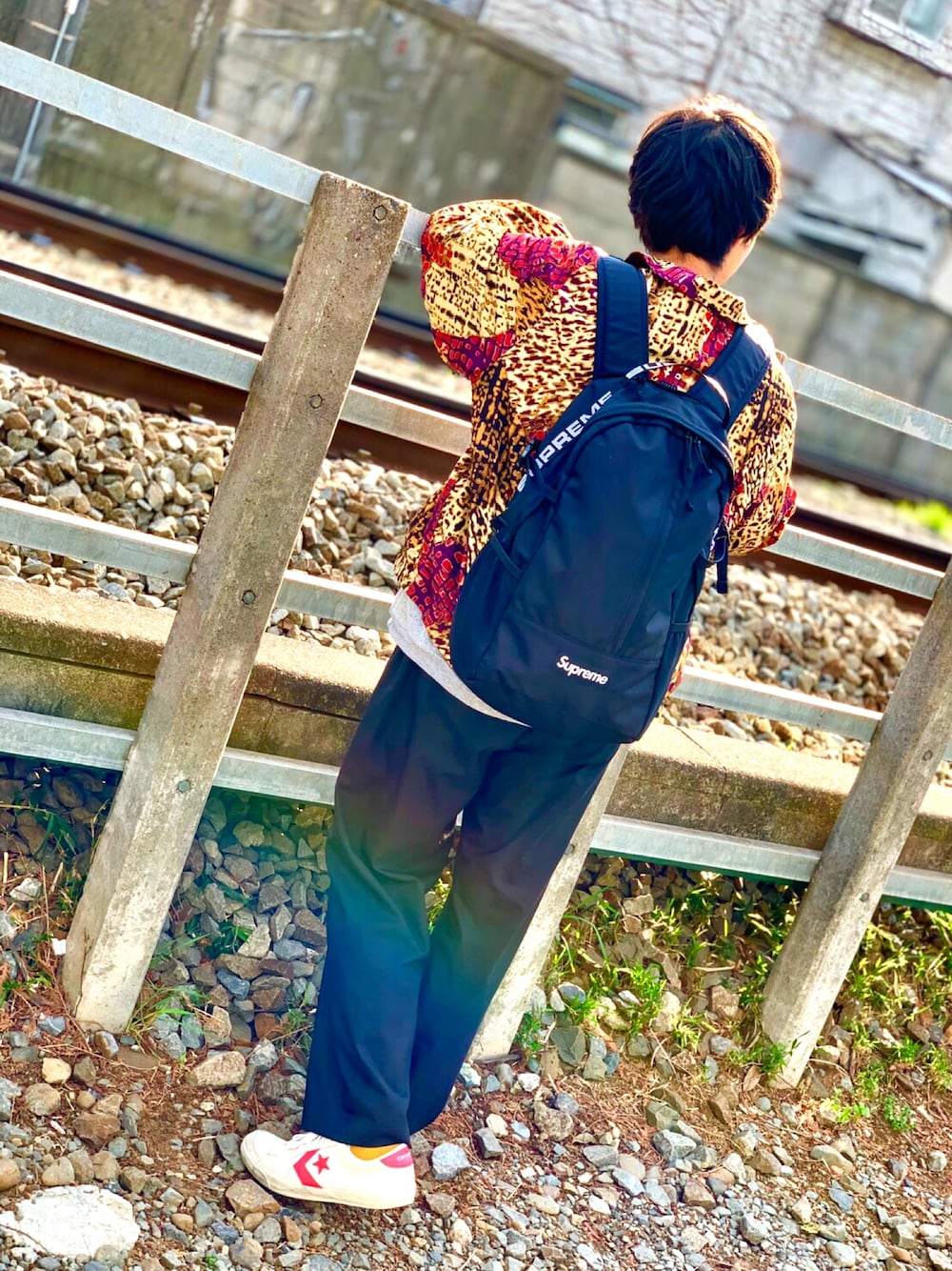 「はるコーデ、カジュアル、春、オーバーサイズ、低身長、お洒落さんとつながりたい、古着MIX、ワイドパンツ、converse、ootd」｜「Supreme の1 week SS18 (シュプリーム) X backpack（バックパック/リュック、その他）」を使った、HIROHIDEさん（メンズ・164cm）の春コーディネートの1枚目の写真