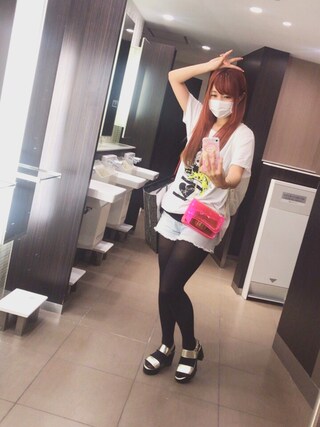 マキシマムエイタソ/成瀬瑛美 is wearing RNA "M0727 クラッシュキャラプリントTシャツワンピース"