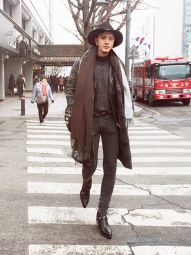 「YSL（ワイエスエル）のアイテム（ブーツ）」を使った、Xzyさん（メンズ・179cm）の冬コーディネート