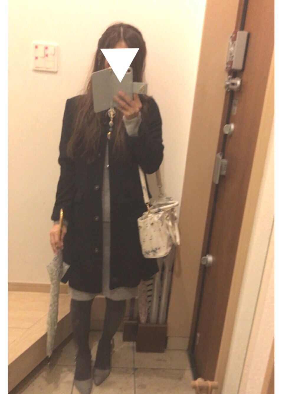 「セットアップ、グレー、スプリングコート、ツイードジャケット、雨、雨の日コーデ、傘」｜「SMIR NASLIのFade Flower Bag/バッグ/ハンドバッグ（ハンドバッグ、ホワイト系）」を使った、こたつんさん（レディース・158cm）の春コーディネートの1枚目の写真