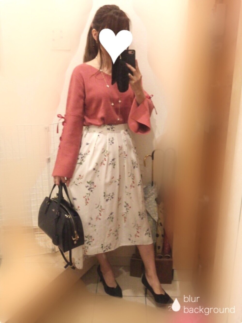 「ボリューム袖、ベルスリーブ、レースアップ、しまむら、ピンクニット、花柄スカート、花柄、イレギュラーヘム、キレイめ」｜「passage mignon/flaneurのアイテム（ネックレス、ゴールド系）」を使った、こたつんさん（レディース・158cm）の秋コーディネートの1枚目の写真