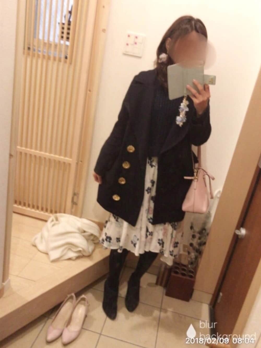「春、ネイビー、はるコーデ、ショルダーバッグ、ジャケット、ワンピース、花柄、花柄ワンピース、キレイめ、大人ガーリー」｜「ODETTE E ODILEのOFM テープリボン ショートブーツ65↓↑（ブーツ、ブルー系）」を使った、こたつんさん（レディース・158cm）の冬コーディネートの1枚目の写真