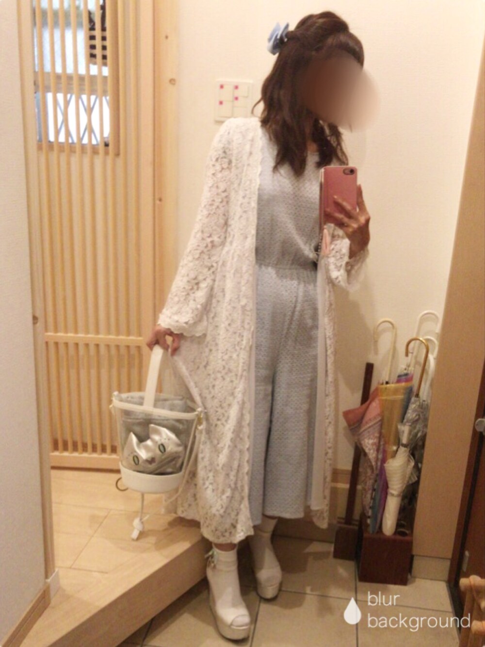「ガーリー、ゆめかわいい、オールインワン、サロペット、クリアバッグ、PVC、レースガウン、ガウン、水色」｜「Marbleeのアイテム（ジャケット/アウター、ホワイト系）」を使った、こたつんさん（レディース・158cm）の春コーディネートの1枚目の写真