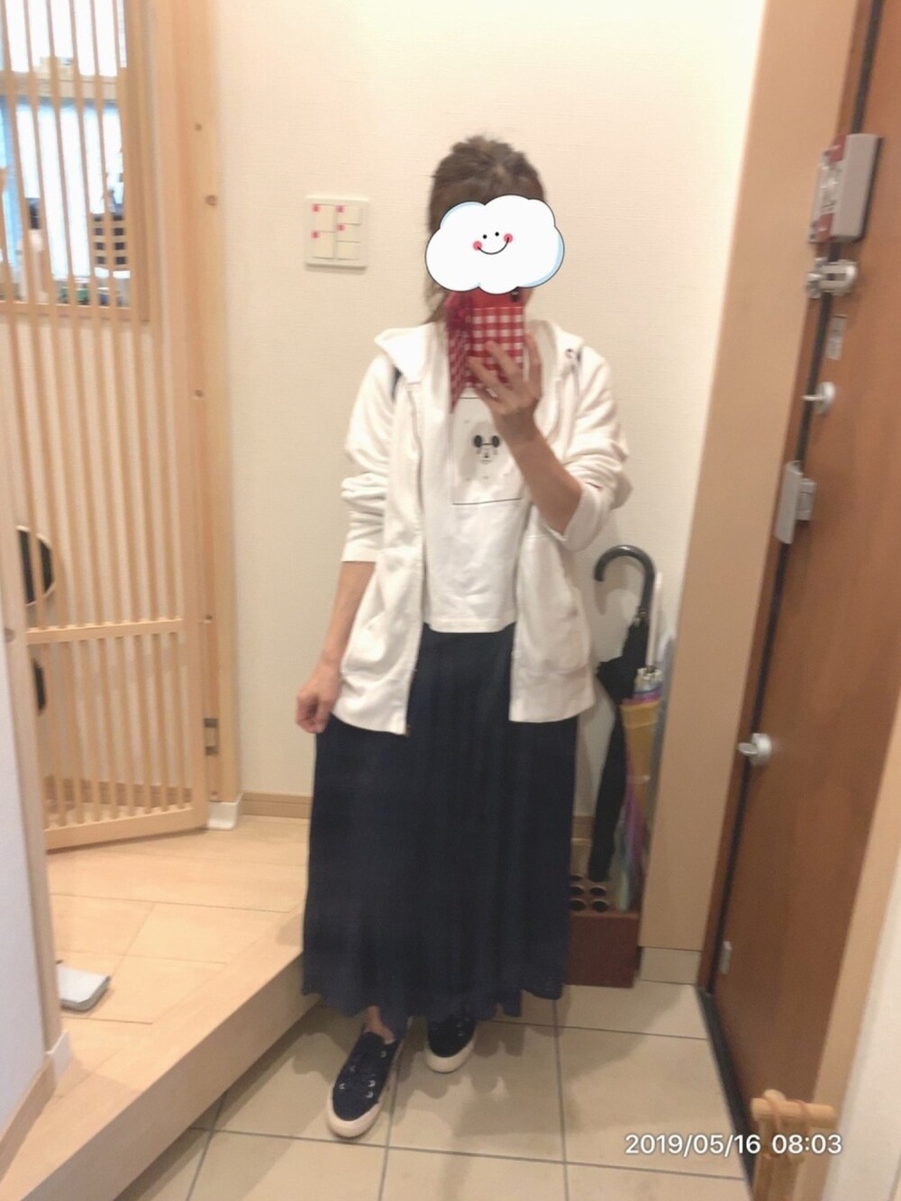 「パーカー、プリーツスカート、スニーカー、リュック、ミッキーT、カジュアル、フーディー」｜「ROSE BUDの(SUPERGA) 2750-PLUS COTO 003J70 【CLASSY掲載】【City Living京都掲載】【LaLaBegin掲載】レースアップスニーカー（スニーカー、ブルー系）」を使った、こたつんさん（レディース・158cm）の春コーディネートの1枚目の写真