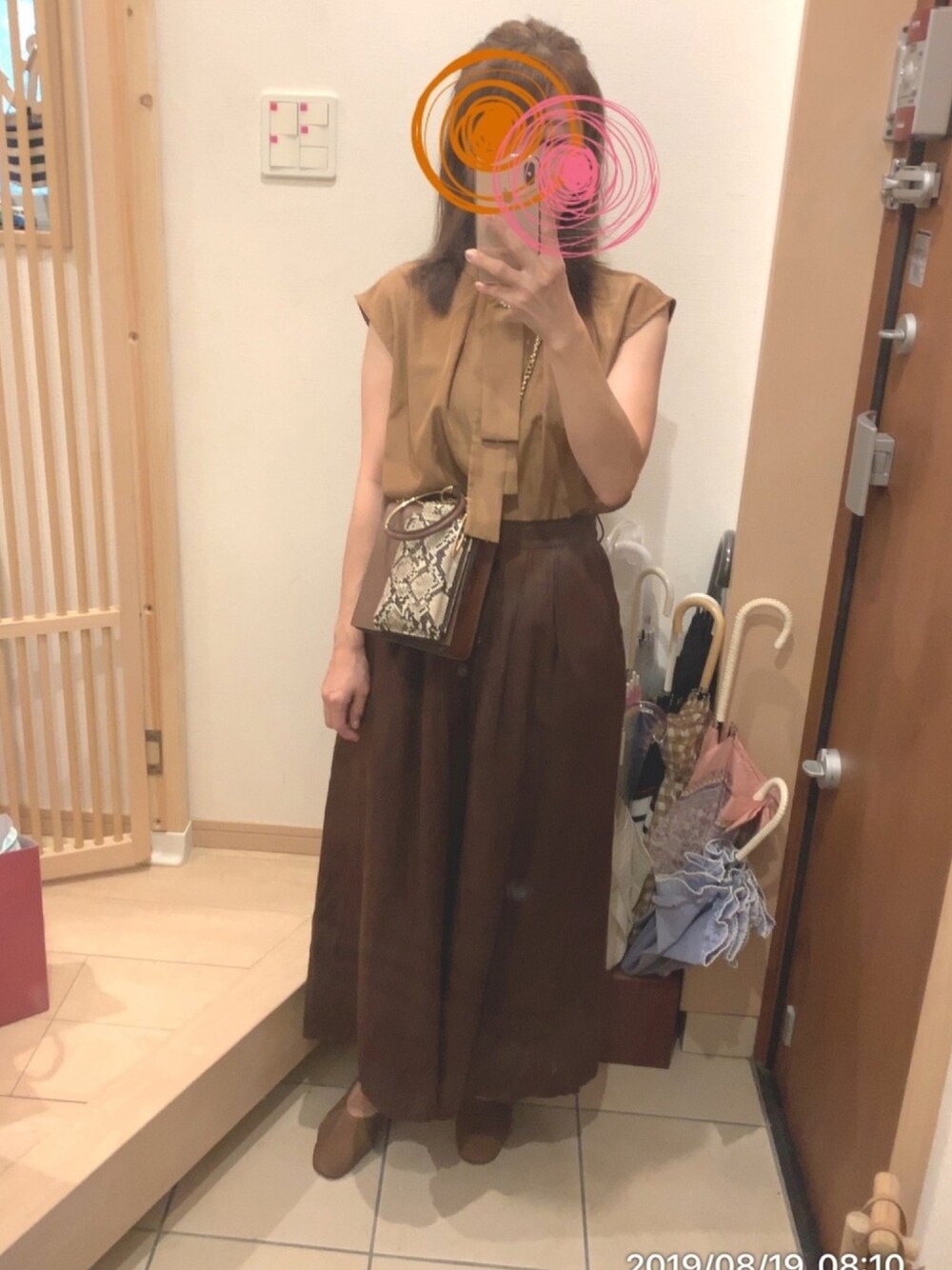 「ブラウン、ブラウンコーデ、パイソン柄、ワントーンコーデ、ボウタイ、秋コーデ、ブラウス、パンプス、ワイドパンツ」｜「cache cacheのカシュカシュ cachecache / パイソン レオパード カラー チェーン縦型スマホショルダーバッグ（その他小物、その他）」を使った、こたつんさん（レディース・158cm）の夏コーディネートの1枚目の写真