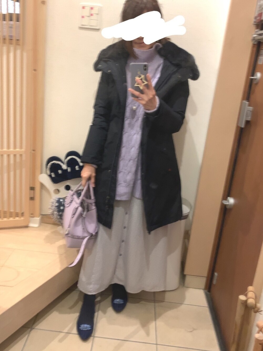 「フラットシューズ、バレエシューズ、ビジュー、ラベンダー、パープル、ハイネックニット、ダウンジャケット、ダウン、ネイビー」｜「ODETTE E ODILEのOFD シャインビジュー CT10↓↑（パンプス、ブルー系）」を使った、こたつんさん（レディース・158cm）の冬コーディネートの1枚目の写真