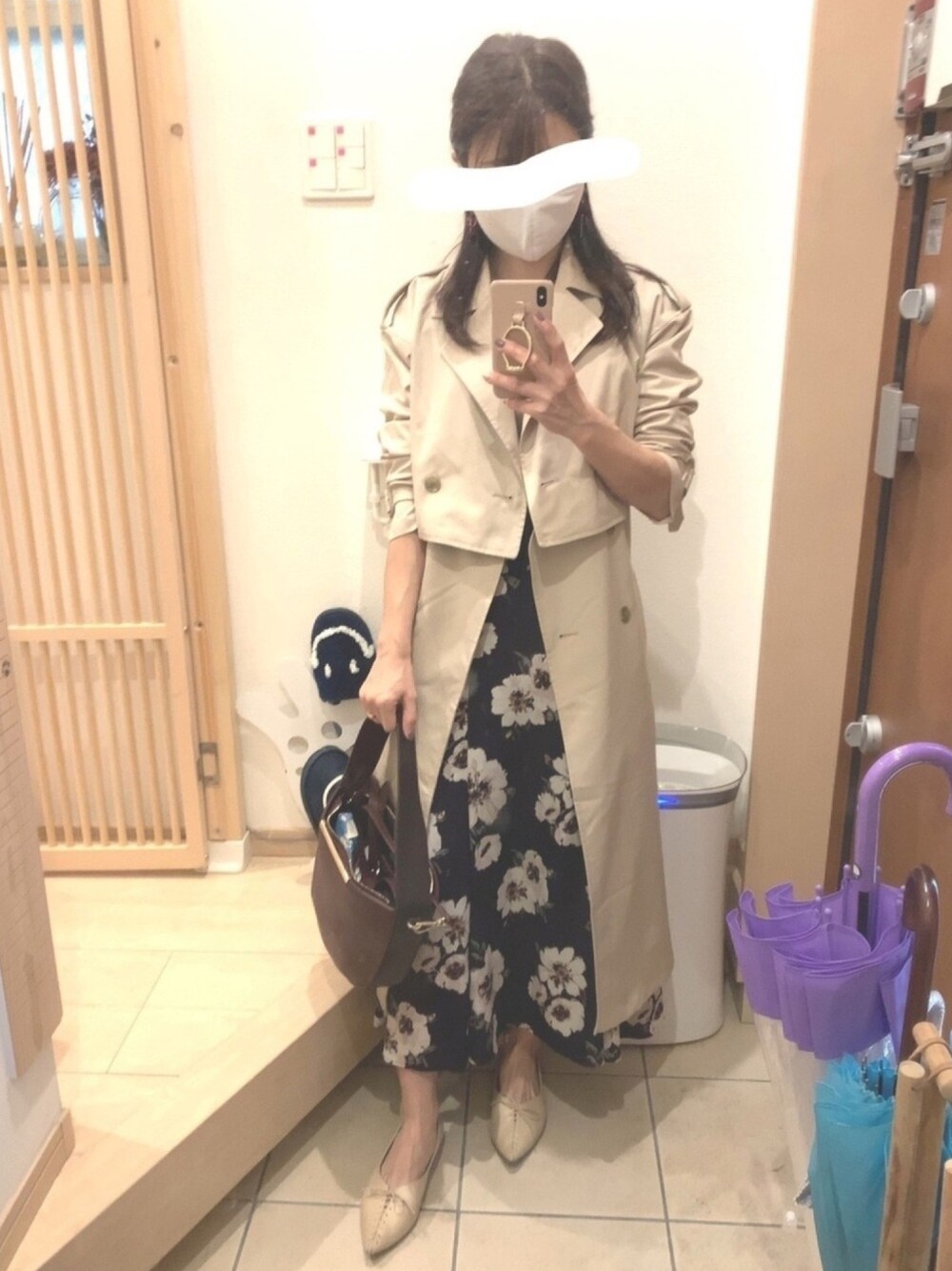 「トレンチコート、大花柄、花柄スカート、リブニット、キレイめ、パンプス、ポインテッドトゥ、マキシスカート」｜「ODETTE E ODILEのOID レースアップ FLT15（パンプス、ベージュ系）」を使った、こたつんさん（レディース・158cm）の秋コーディネートの1枚目の写真