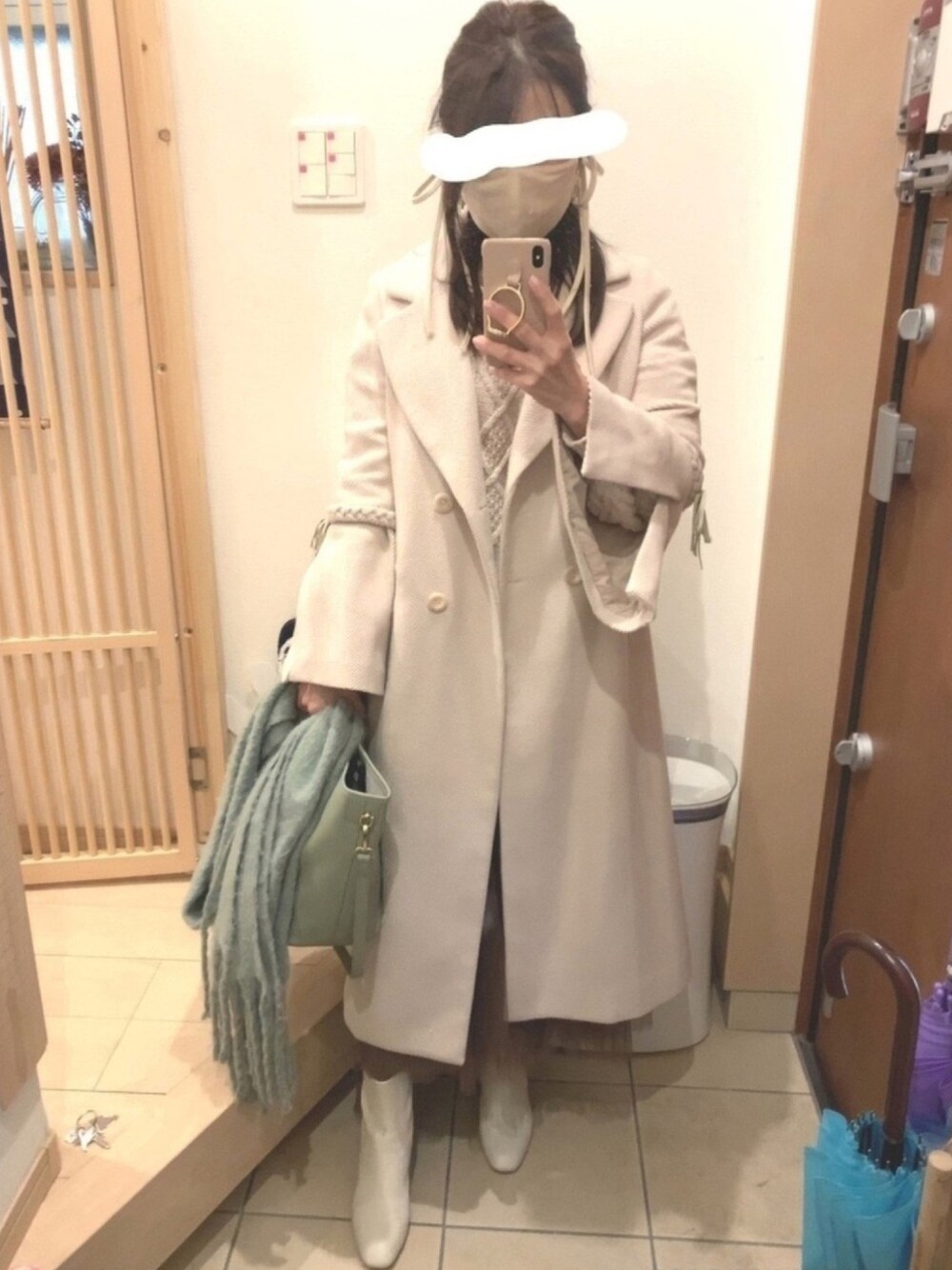 「チュールスカート、ニット、ケーブルニット、ショートブーツ、ロングコート、ラテコーデ、差し色(緑)、ガーリー、ガーリーコーデ」｜「BEAUTY&YOUTH UNITED ARROWSのBY∴ レザーバックジップ ミドルブーツ（ブーツ、ホワイト系）」を使った、こたつんさん（レディース・158cm）の秋コーディネートの1枚目の写真
