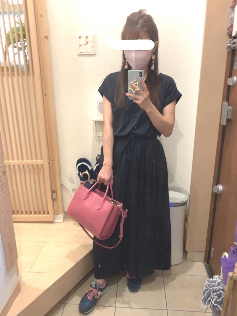 「ワンピース、ワンピース×スニーカー、ネイビー、ピンク、ネイビー×ピンク、ピンク×ネイビー、ラクチンコーデ、ニューバランス、リラックススタイル」｜「NEW BALANCEのNEW BALANCE ニューバランス WR996ABP(D) BLUE(ABP)（スニーカー、ブルー系）」を使った、こたつんさん（レディース・158cm）の夏コーディネートの1枚目の写真