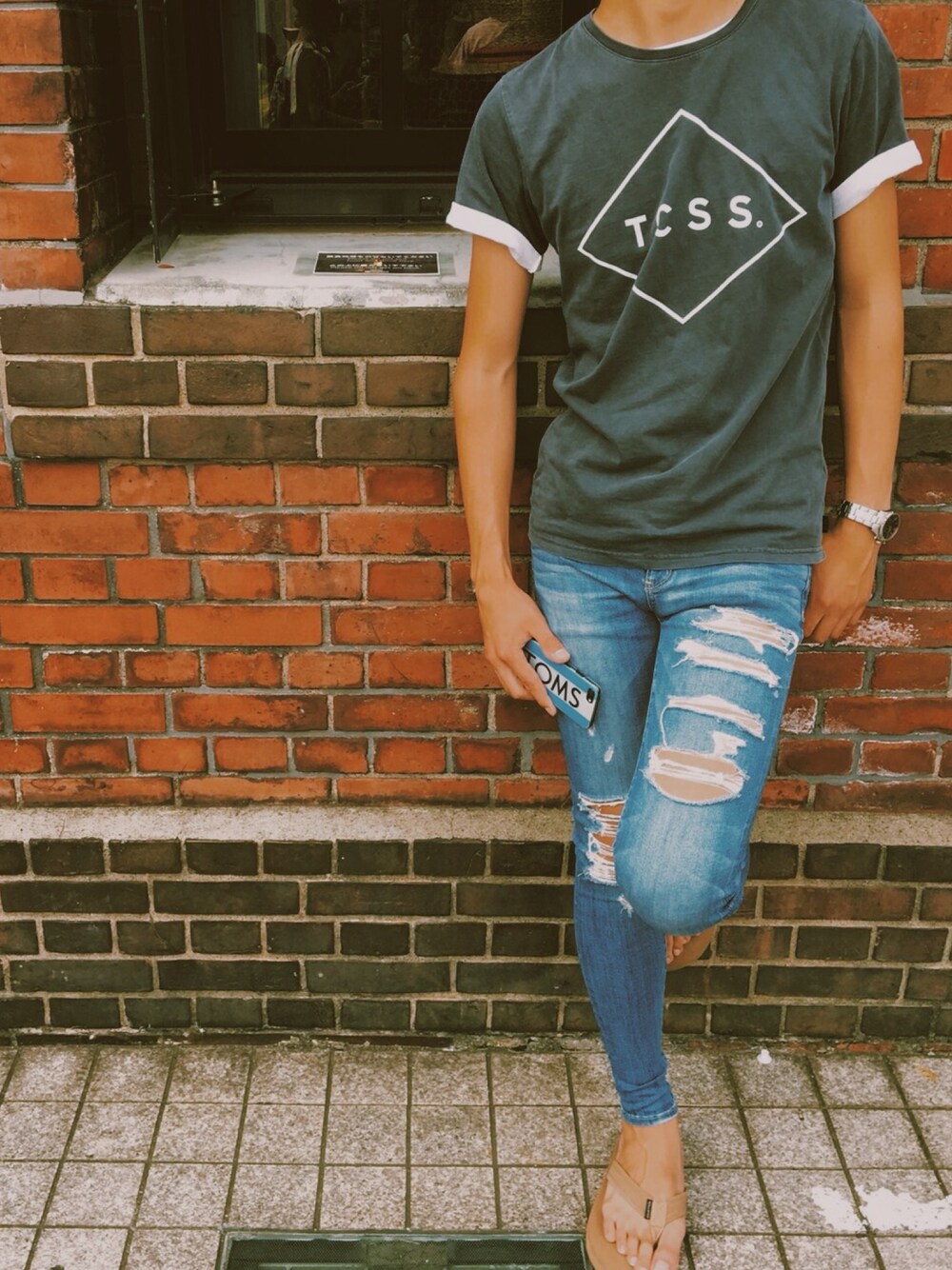 「シンプルコーデ、ootd、tcss、American Eagle、HOLLISTER、surt、お洒落さんとつながりたい」｜「TCSSのアイテム（Tシャツ/カットソー、グレー系）」を使った、かぶさん（メンズ・178cm）の秋コーディネートの1枚目の写真