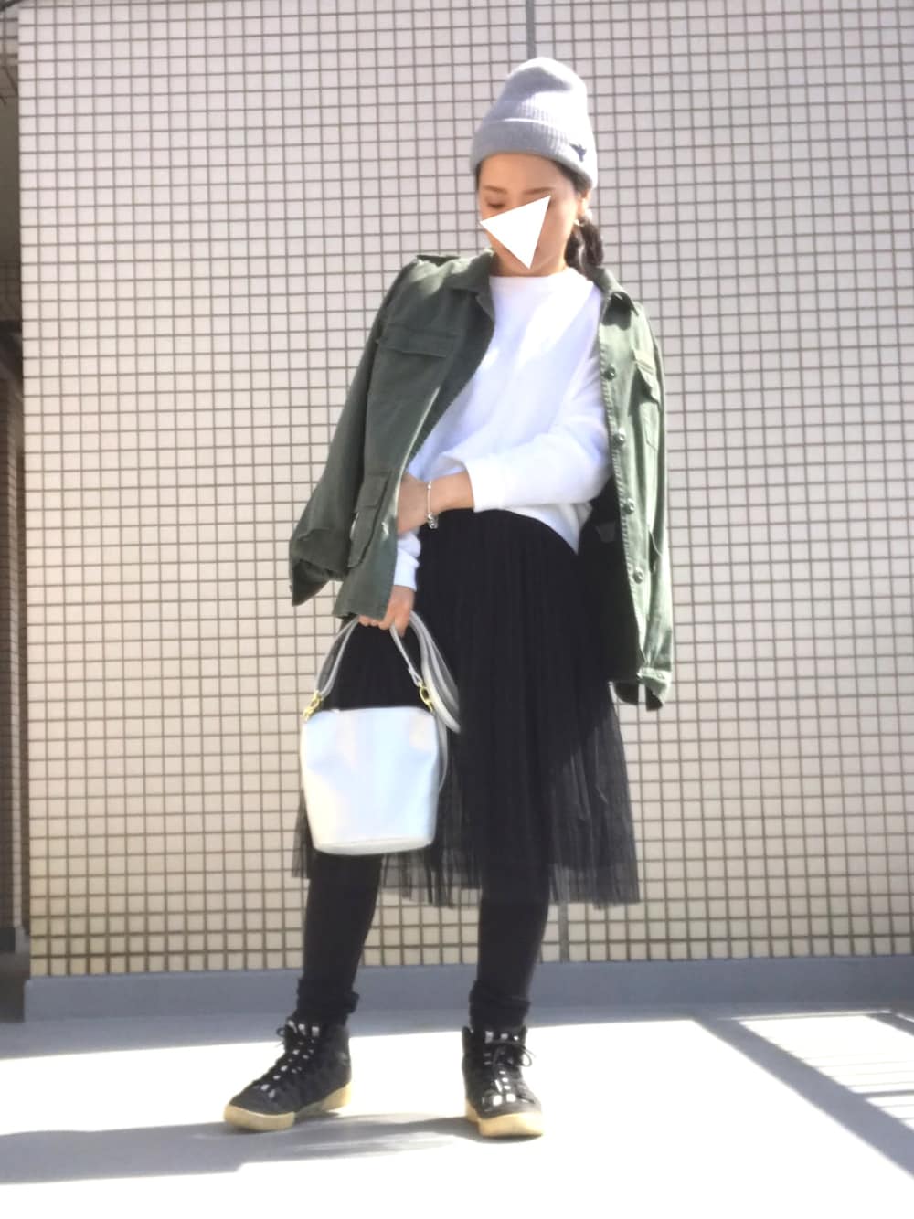 「ミリタリー、春コーデ、カジュアル」｜「SHOO・LA・RUEのアイテム（トートバッグ、シルバー系）」を使った、TASIA さん（レディース・155cm）の春コーディネートの1枚目の写真