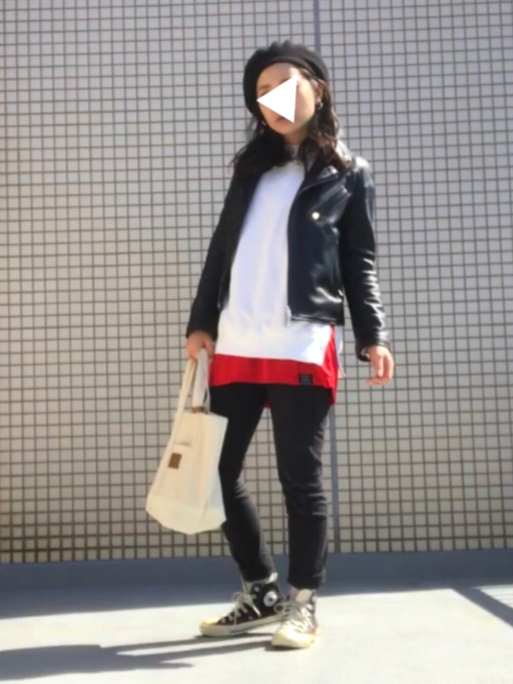 「ライダース、コンバース」｜「JOURNAL STANDARDのアイテム（トートバッグ、ベージュ系）」を使った、TASIA さん（レディース・155cm）の春コーディネートの1枚目の写真