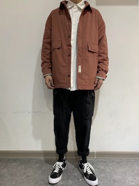 「H&M（エイチ・アンド・エム）のアイテム（シャツ/ブラウス、ホワイト系）」を使った、散場さん（メンズ・166cm）の秋コーディネート