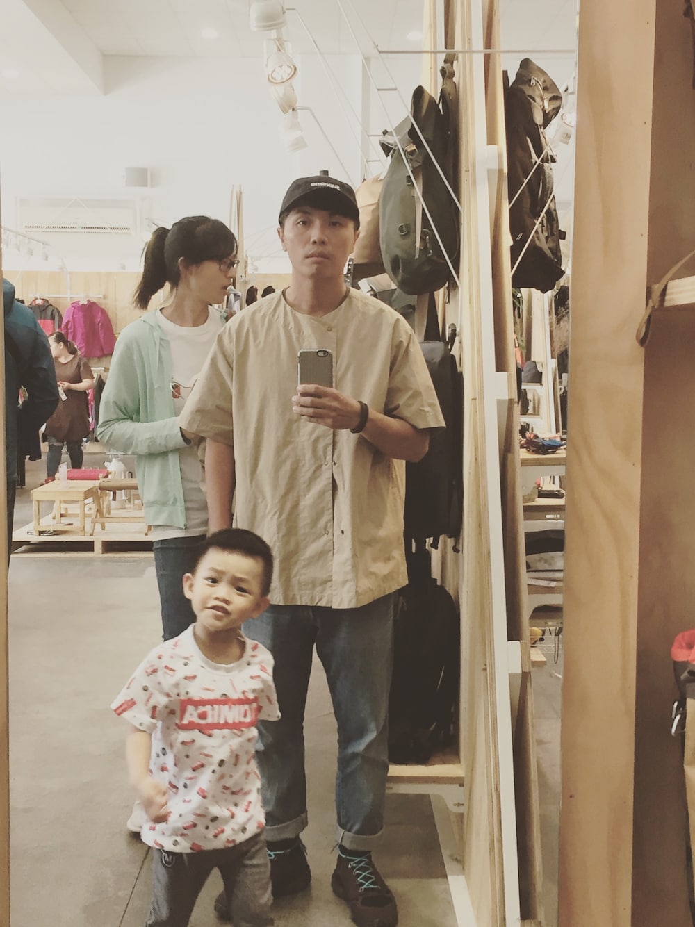 「NIKE、snow peak、UNIQLO、Niketalaria」｜「Snow Peakのアイテム（シャツ/ブラウス、ベージュ系）」を使った、Markさん（メンズ・173cm）の春コーディネートの1枚目の写真