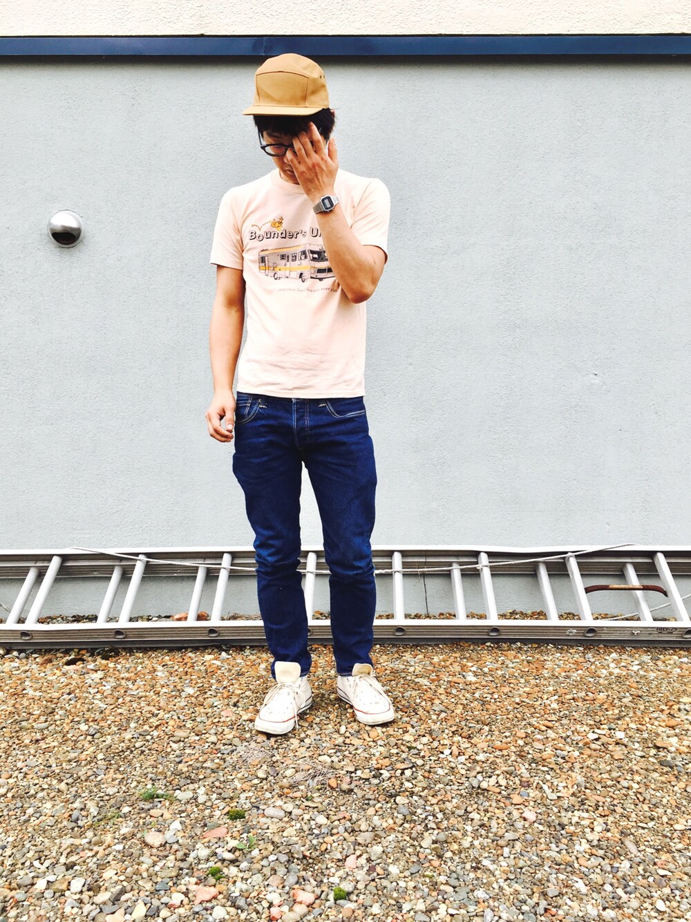 「夏、古着、古着MIX、めがね、キャップ、シンプル」｜「usedのアイテム（Tシャツ/カットソー、ベージュ系）」を使った、TAKAHIRO MASUKAWAさん（メンズ・177cm）の夏コーディネートの1枚目の写真