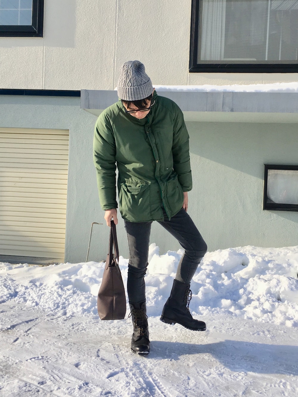 「冬コーデ、古着、古着MIX、北海道、雪」｜「COMME CA ISMのアイテム（ニットキャップ/ビーニー、グレー系）」を使った、TAKAHIRO MASUKAWAさん（メンズ・177cm）の冬コーディネートの1枚目の写真